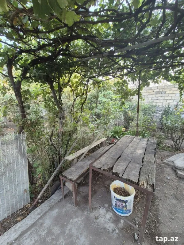 Satılır 9 otaqlı həyət evi