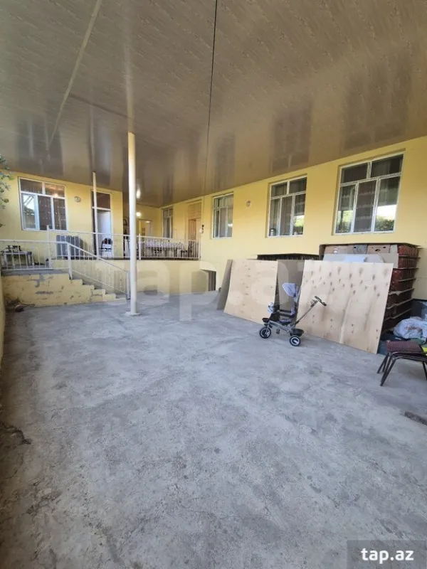 Satılır 9 otaqlı həyət evi