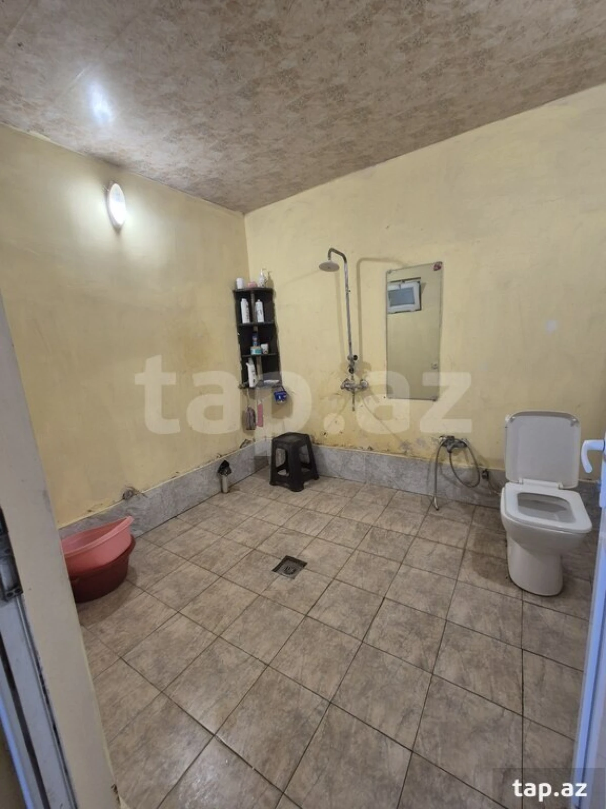 Satılır 9 otaqlı həyət evi
