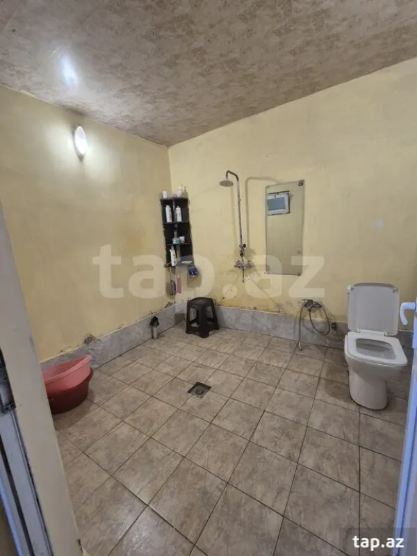 Satılır 9 otaqlı həyət evi
