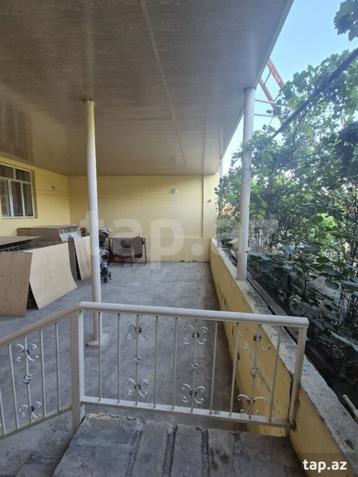 Satılır 9 otaqlı həyət evi