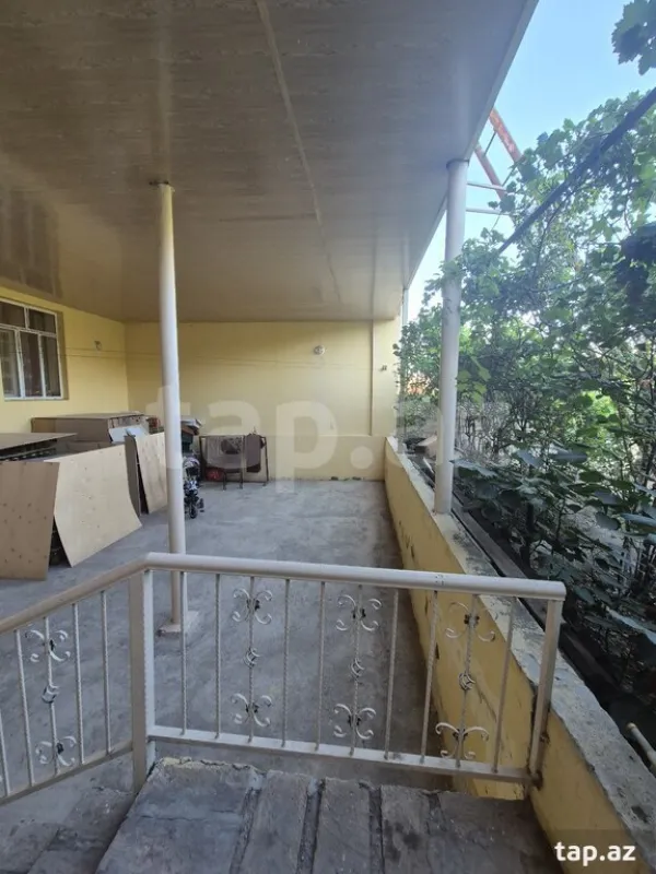 Satılır 9 otaqlı həyət evi