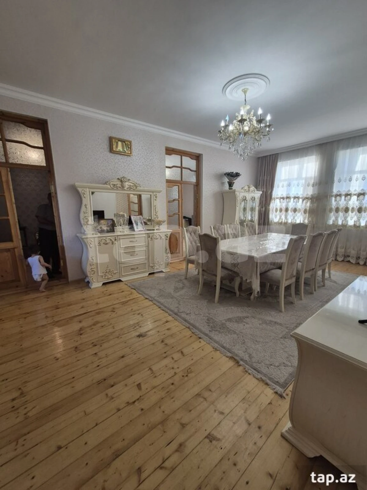 Satılır 9 otaqlı həyət evi