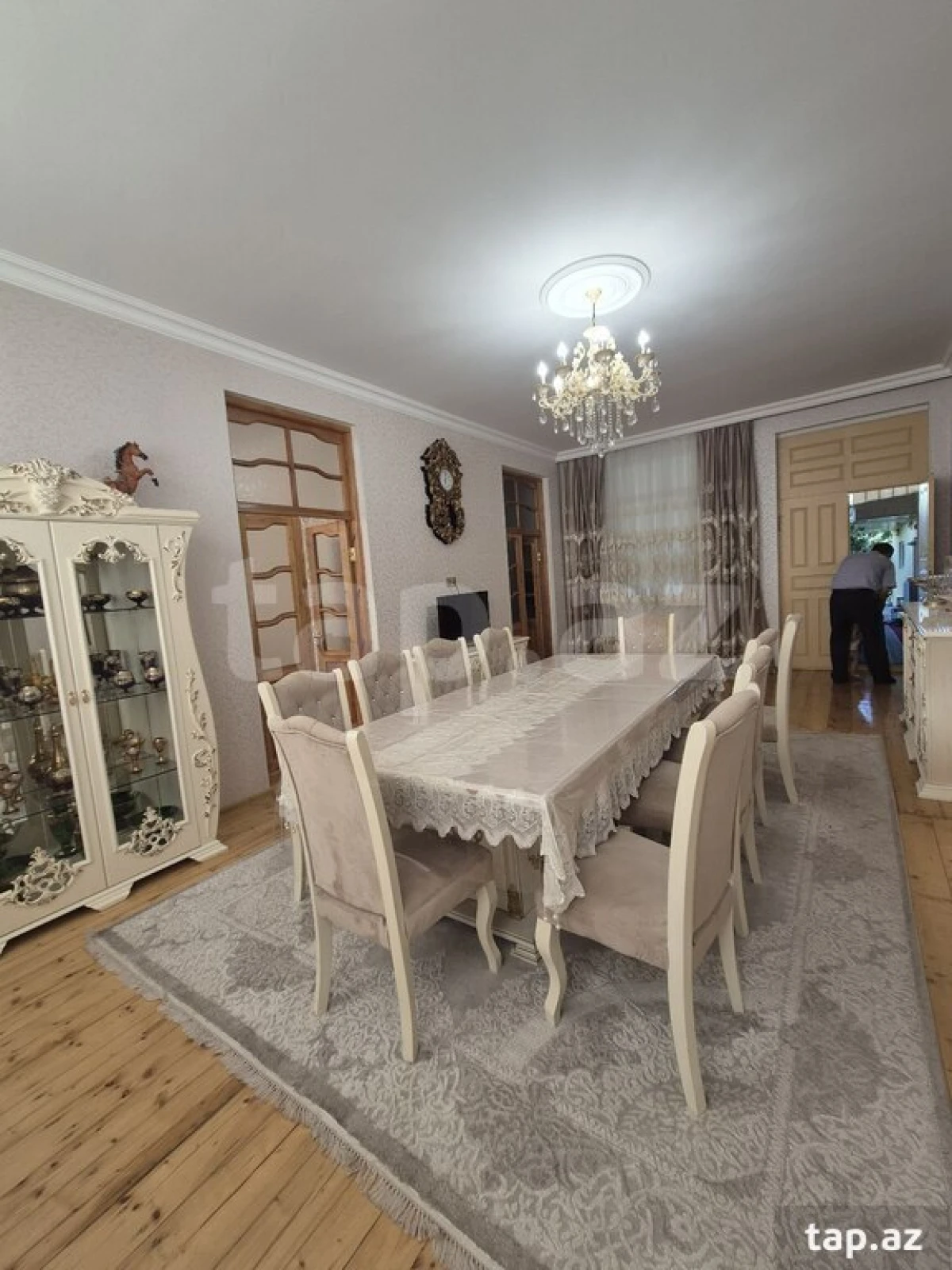 Satılır 9 otaqlı həyət evi