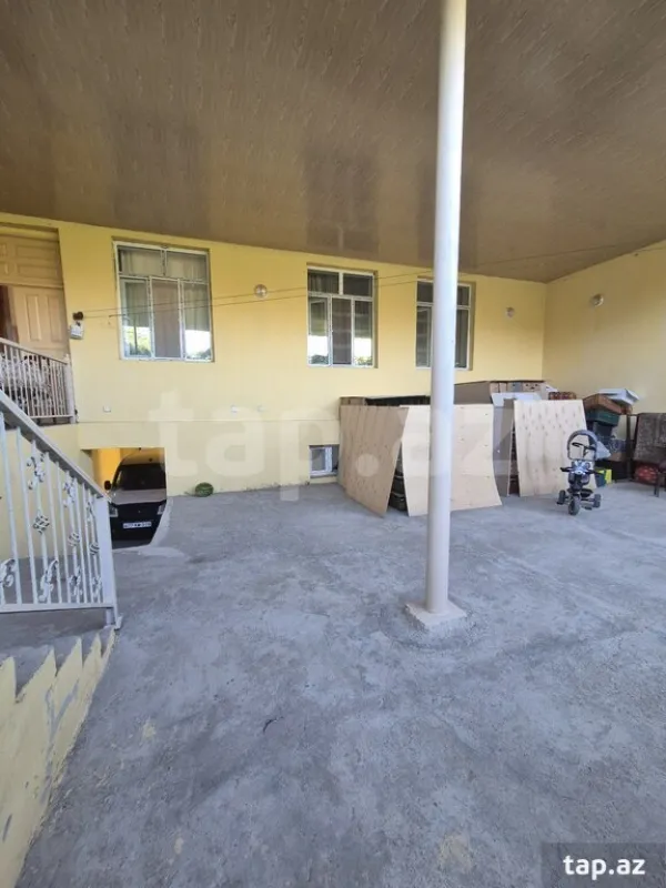 Satılır 9 otaqlı həyət evi