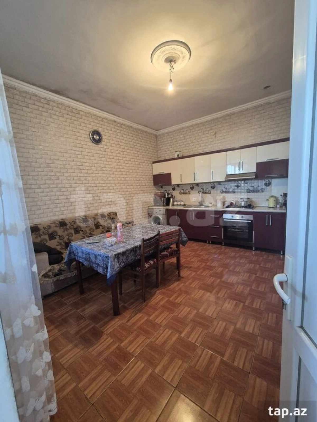 Satılır 9 otaqlı həyət evi