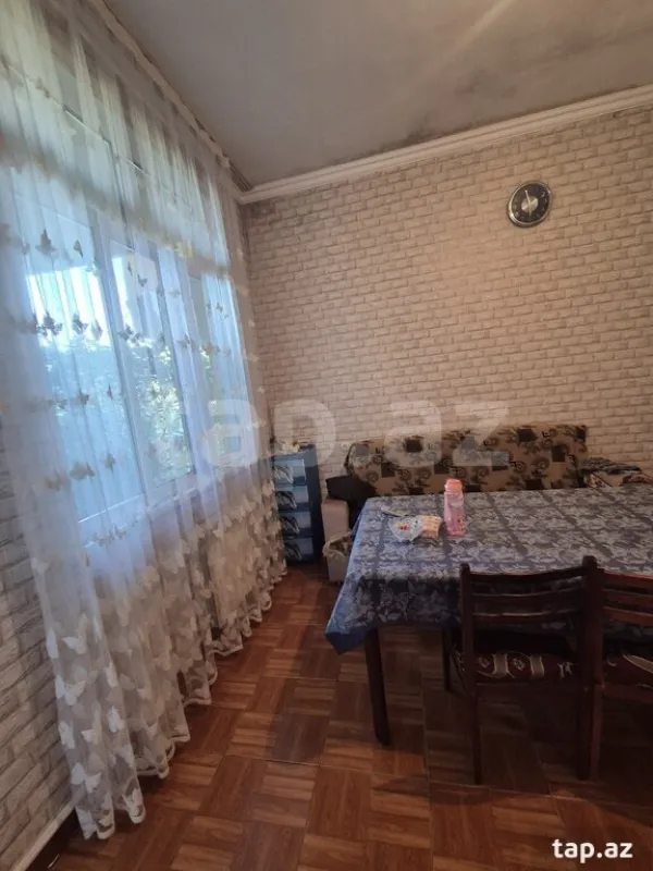 Satılır 9 otaqlı həyət evi