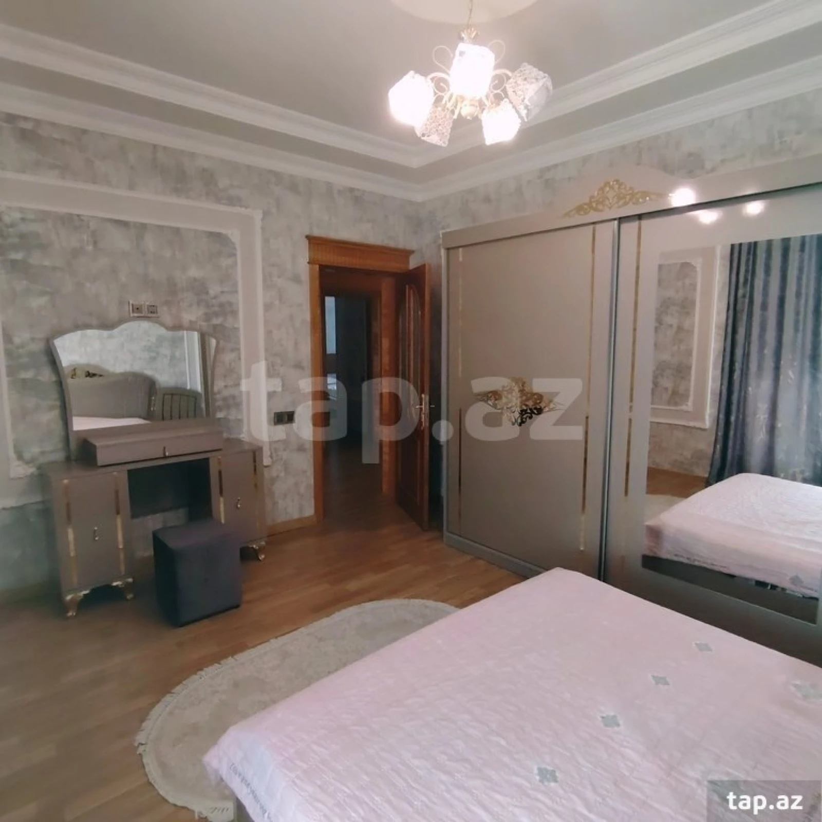 Kirayə verilir 6 otaqlı həyət evi