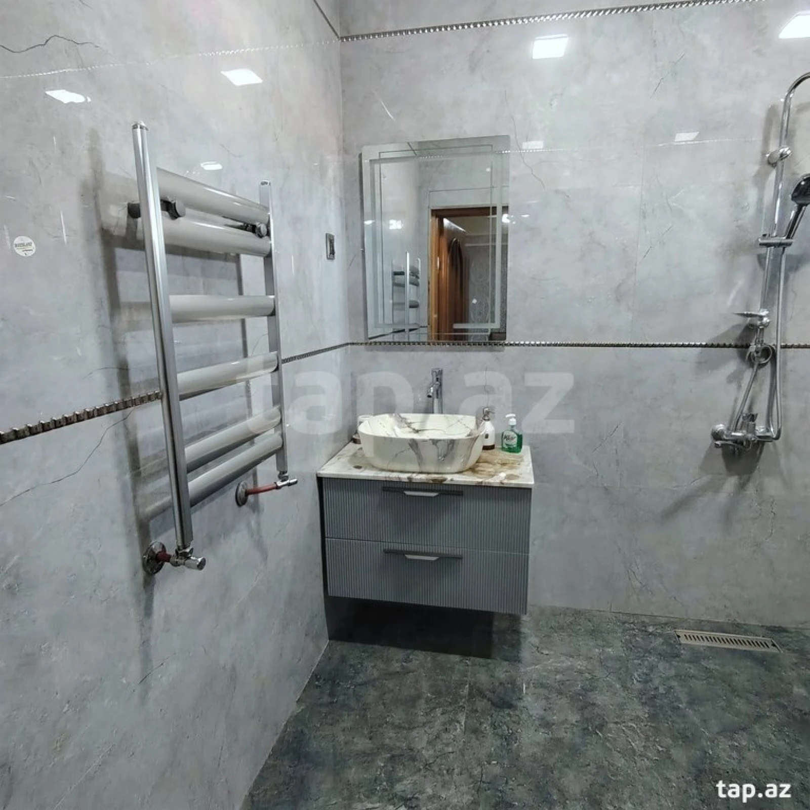 Kirayə verilir 6 otaqlı həyət evi