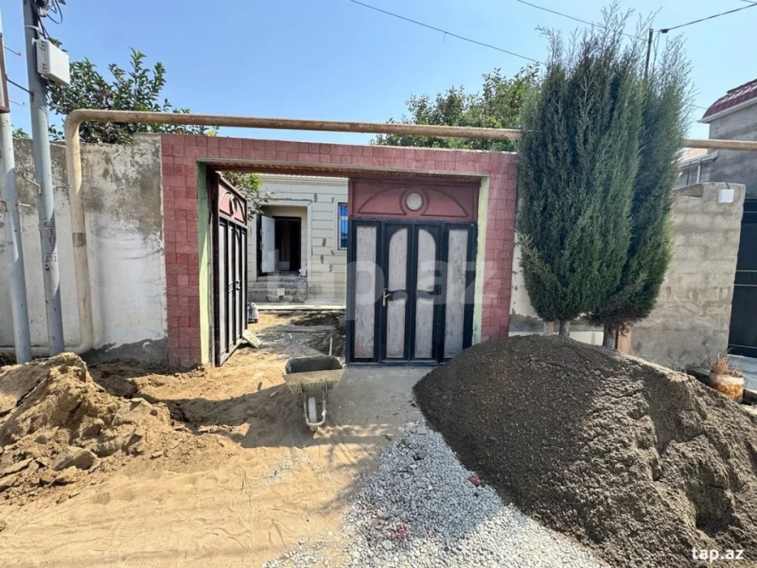 Satılır 4 otaqlı həyət evi