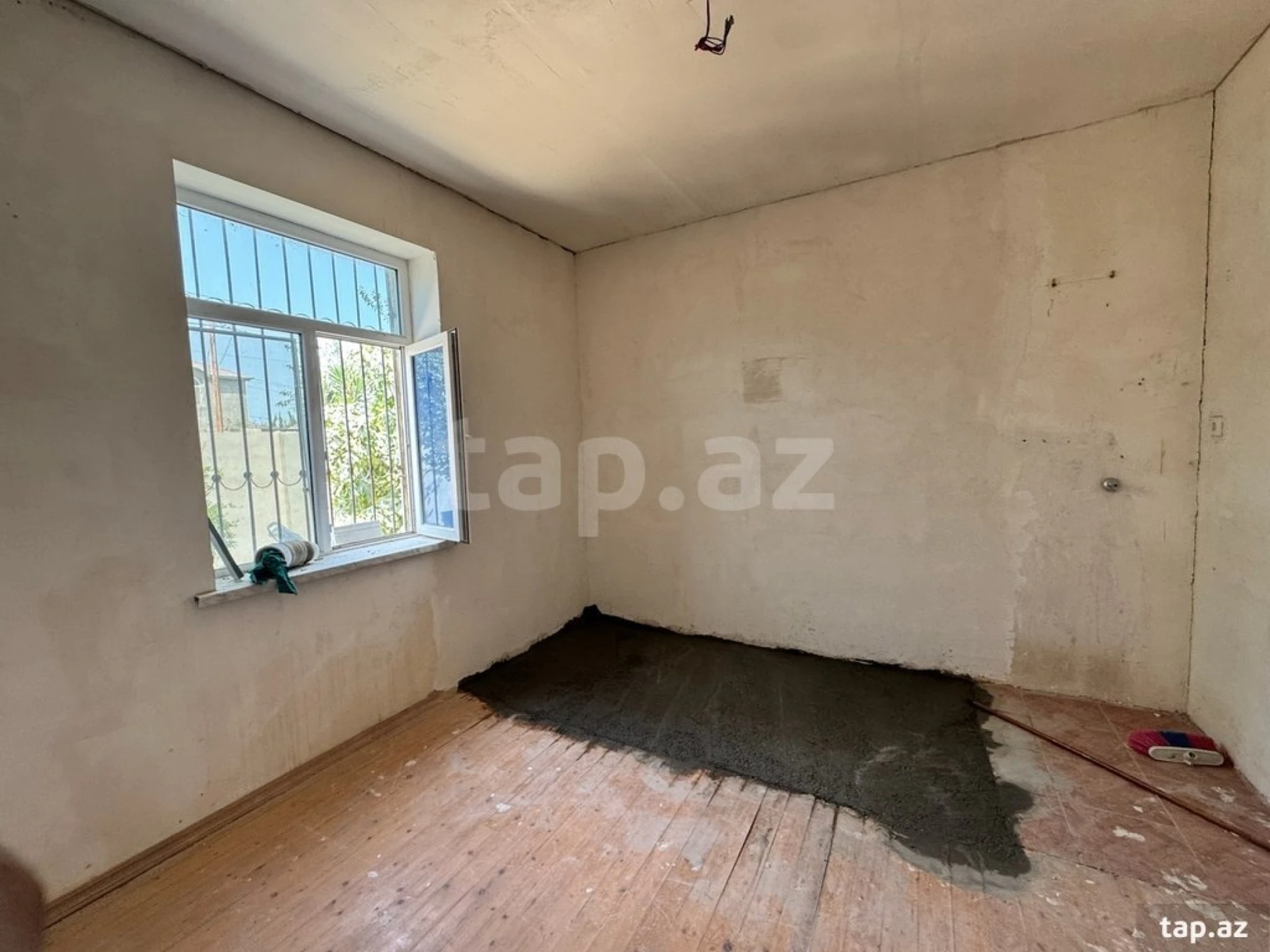 Satılır 4 otaqlı həyət evi