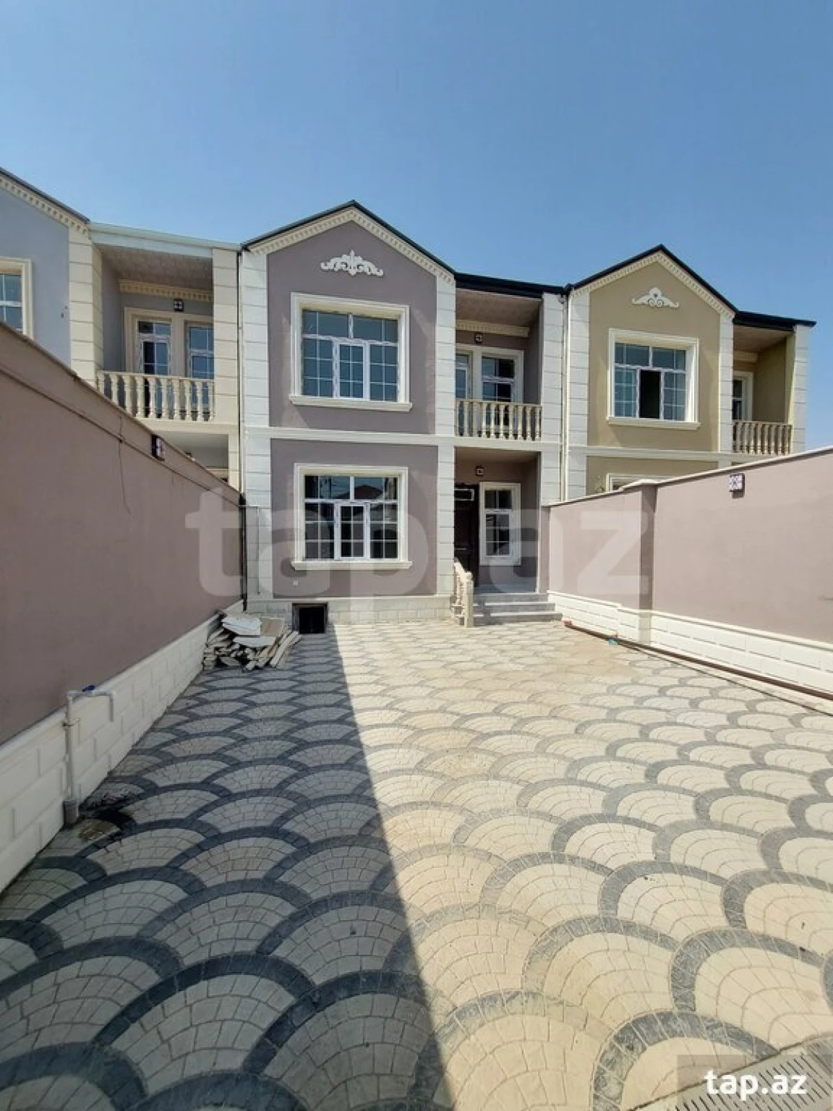 Satılır 4 otaqlı həyət evi