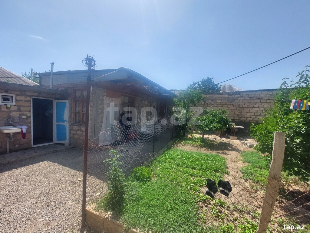 Satılır 4 otaqlı həyət evi 400 m²