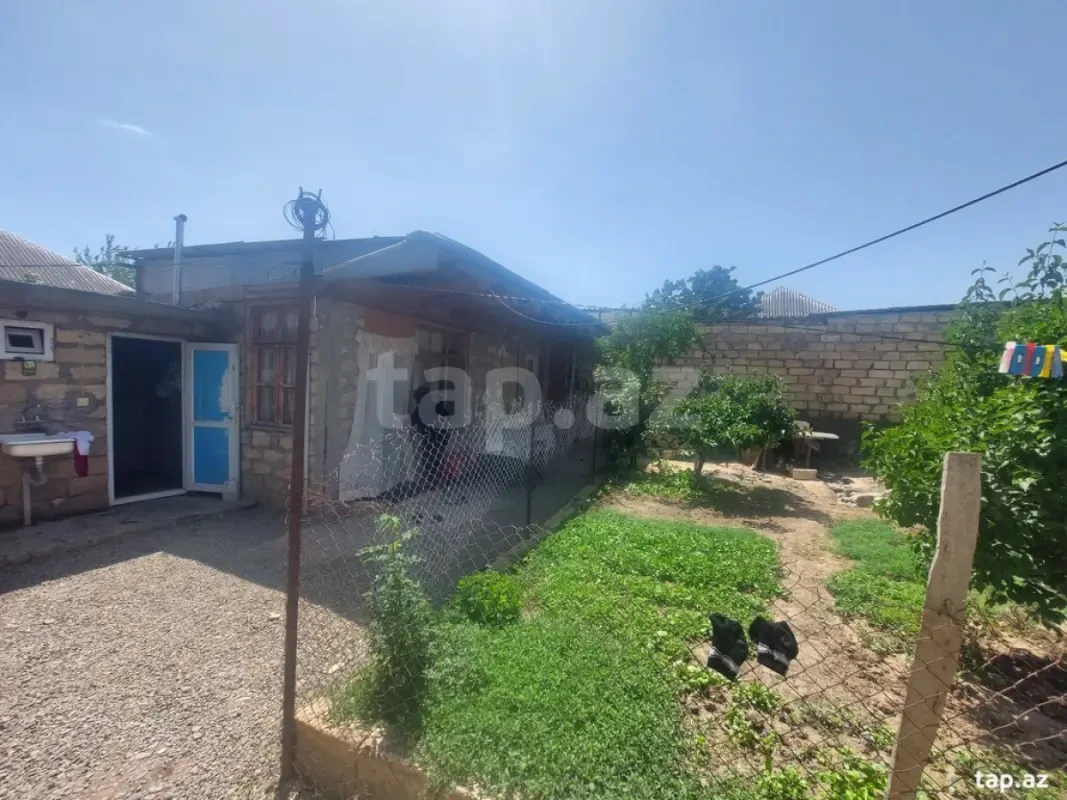 Satılır 4 otaqlı həyət evi 400 m²