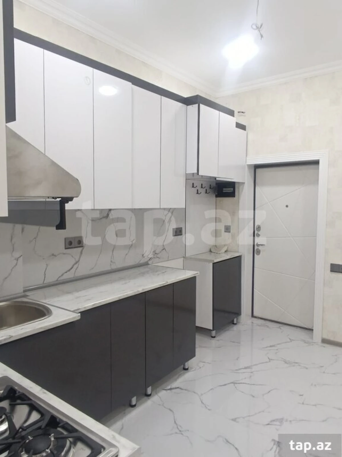 Satılır 2 otaqlı yeni tikili 74 m²