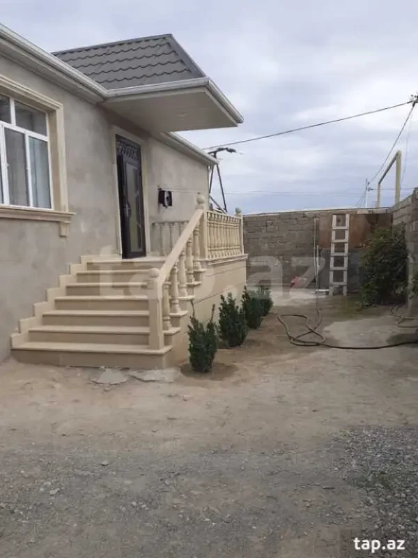 Satılır 3 otaqlı həyət evi 100 m²