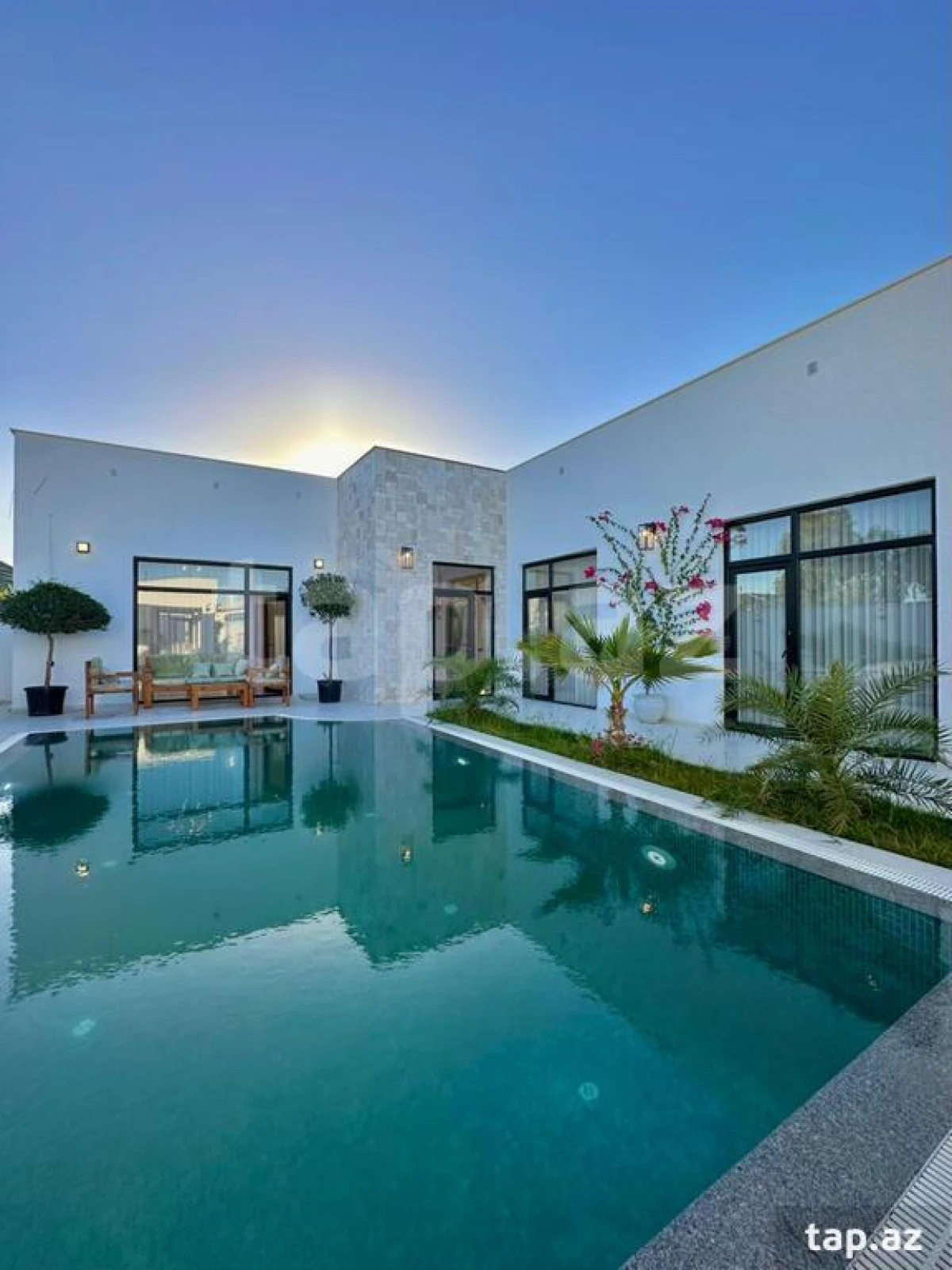 Satılır 4 otaqlı həyət evi