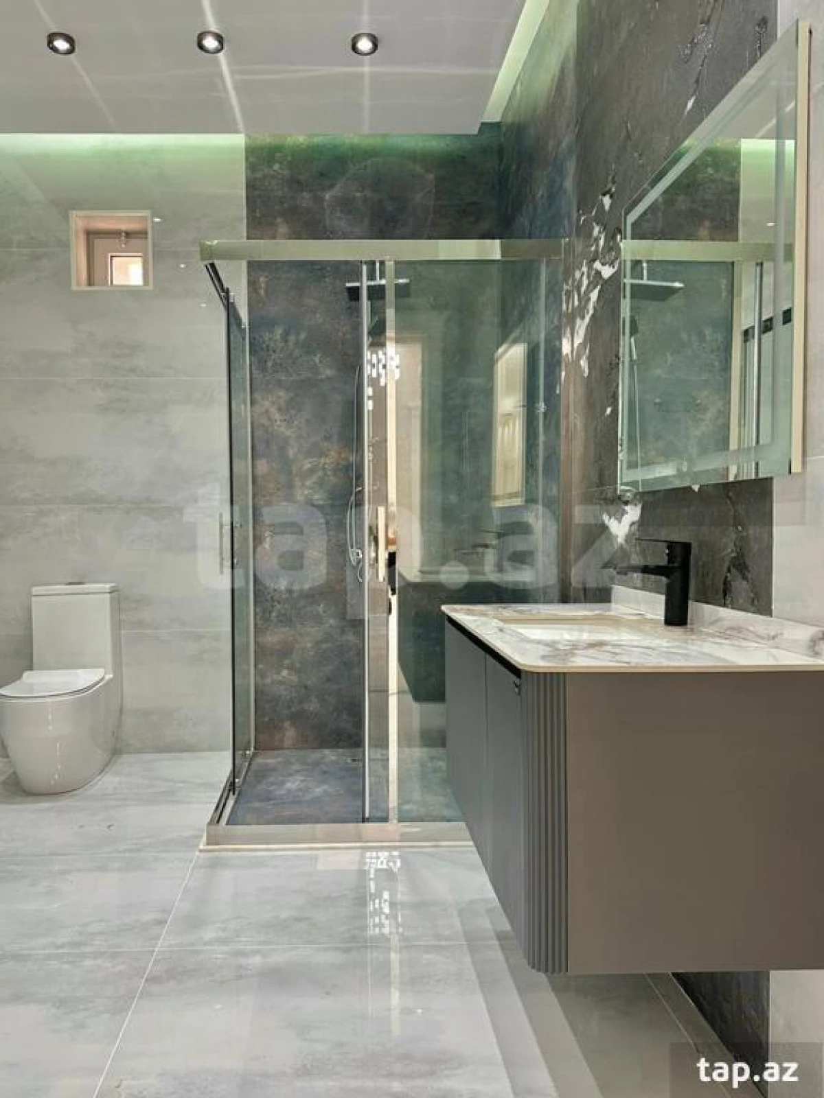 Satılır 5 otaqlı həyət evi