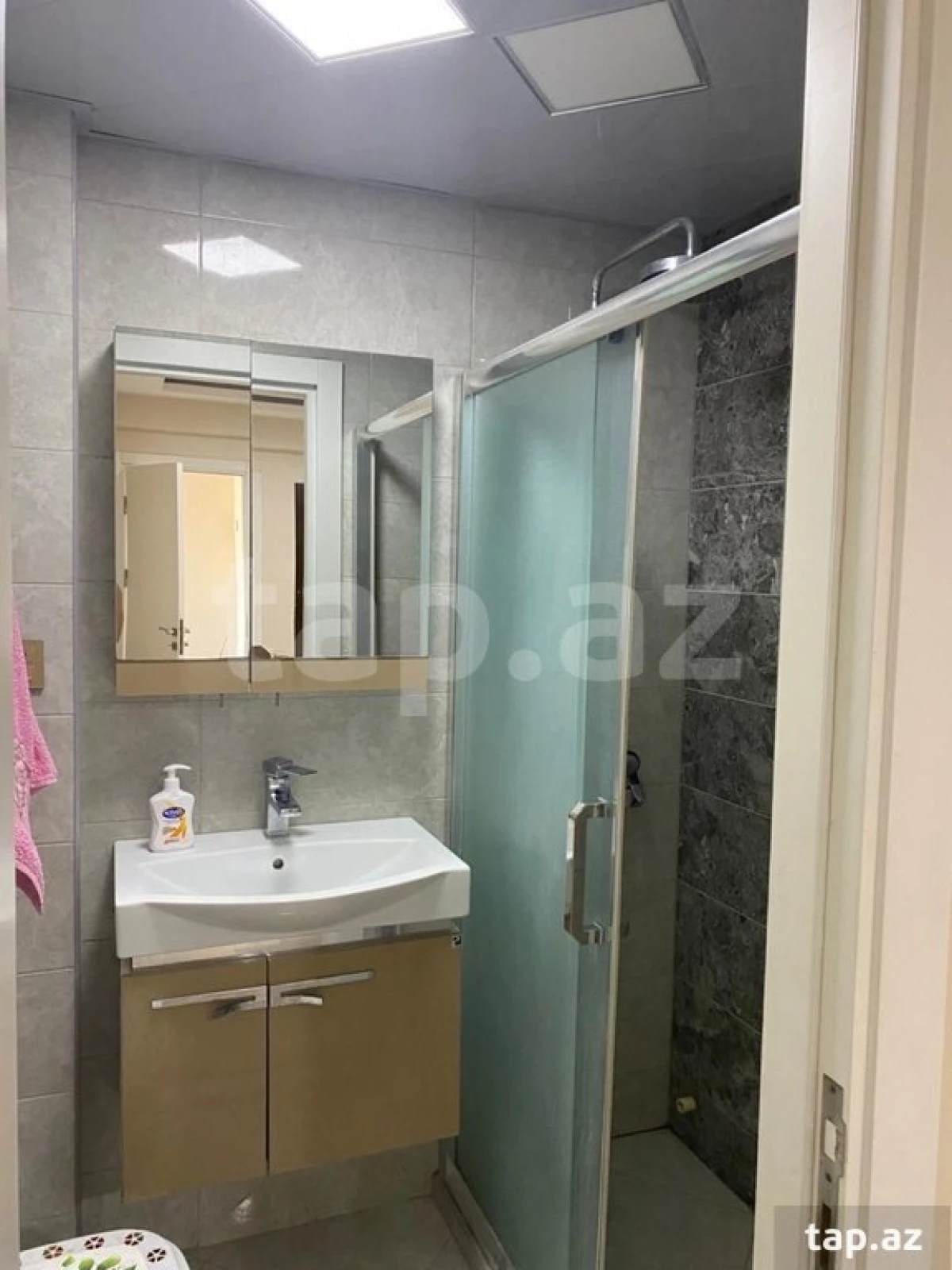 Kirayə verilir 3 otaqlı yeni tikili 120 m²