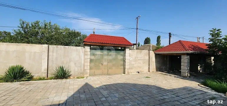Satılır 4 otaqlı həyət evi
