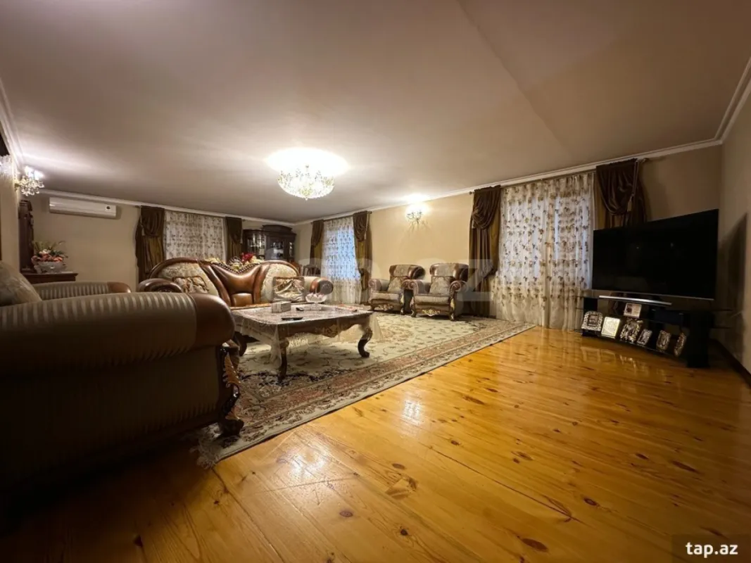Satılır 5 otaqlı həyət evi