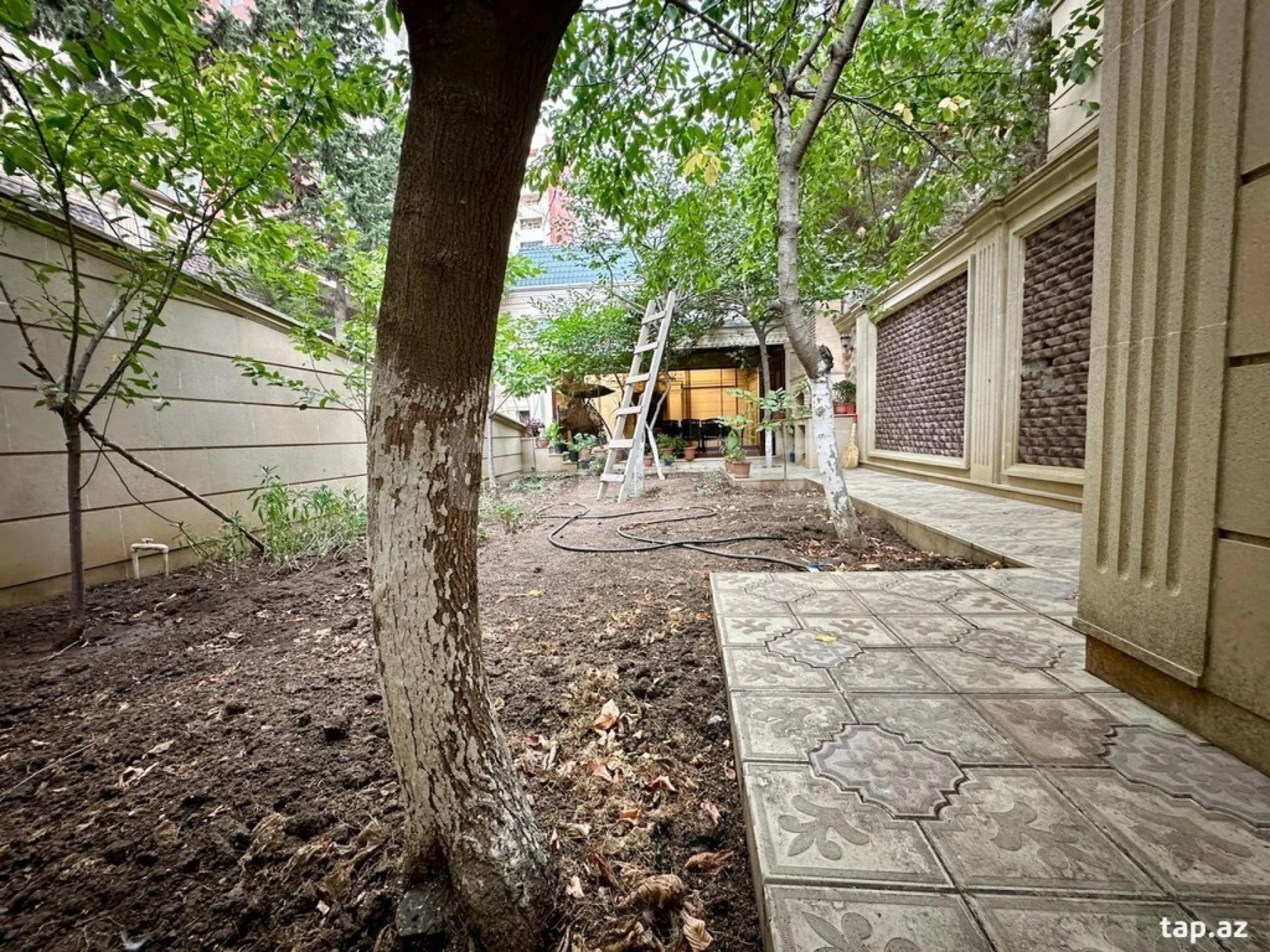 Satılır 5 otaqlı həyət evi