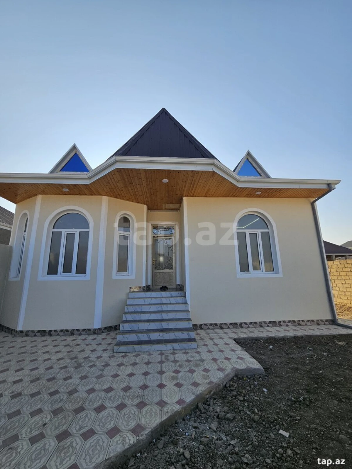 Satılır 4 otaqlı həyət evi