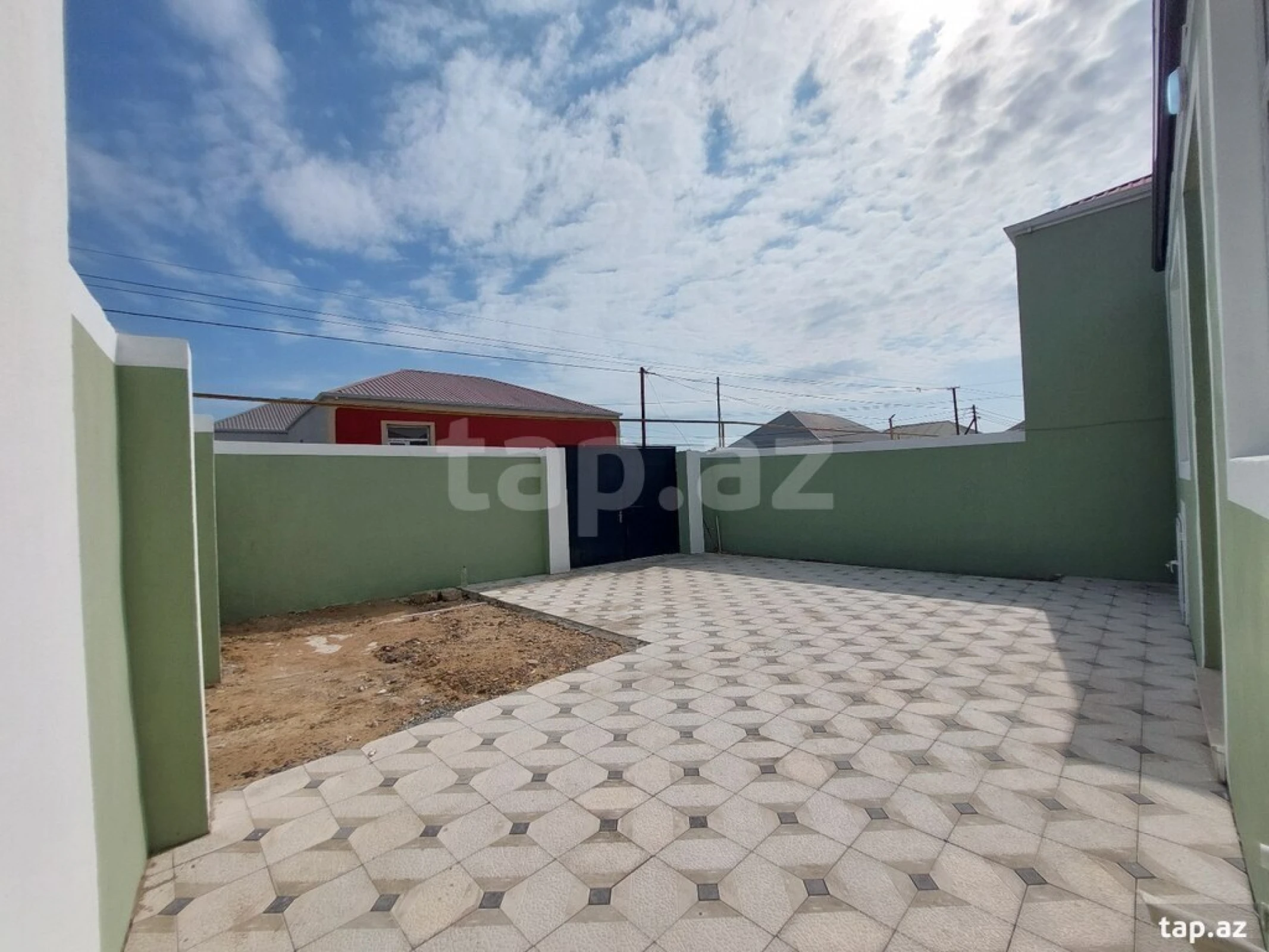 Satılır 4 otaqlı həyət evi