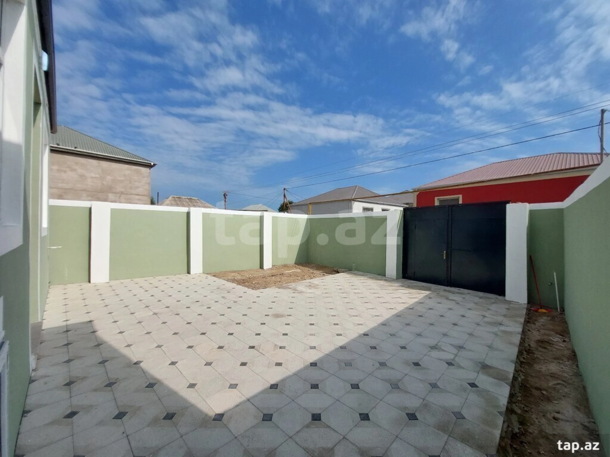 Satılır 4 otaqlı həyət evi