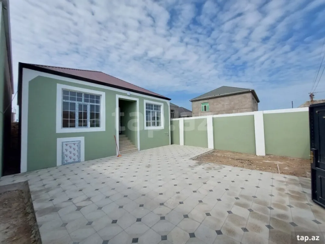Satılır 4 otaqlı həyət evi