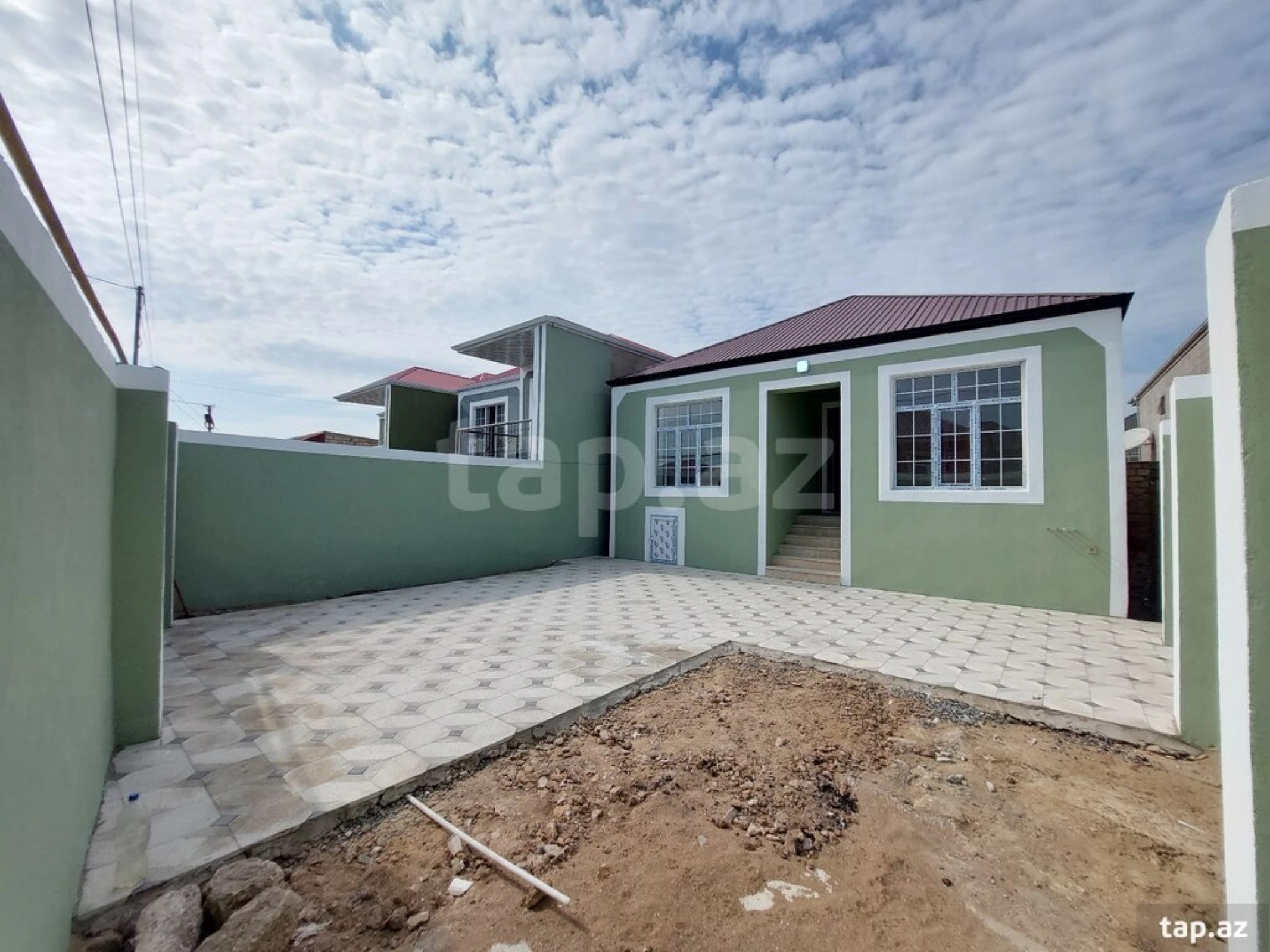 Satılır 4 otaqlı həyət evi