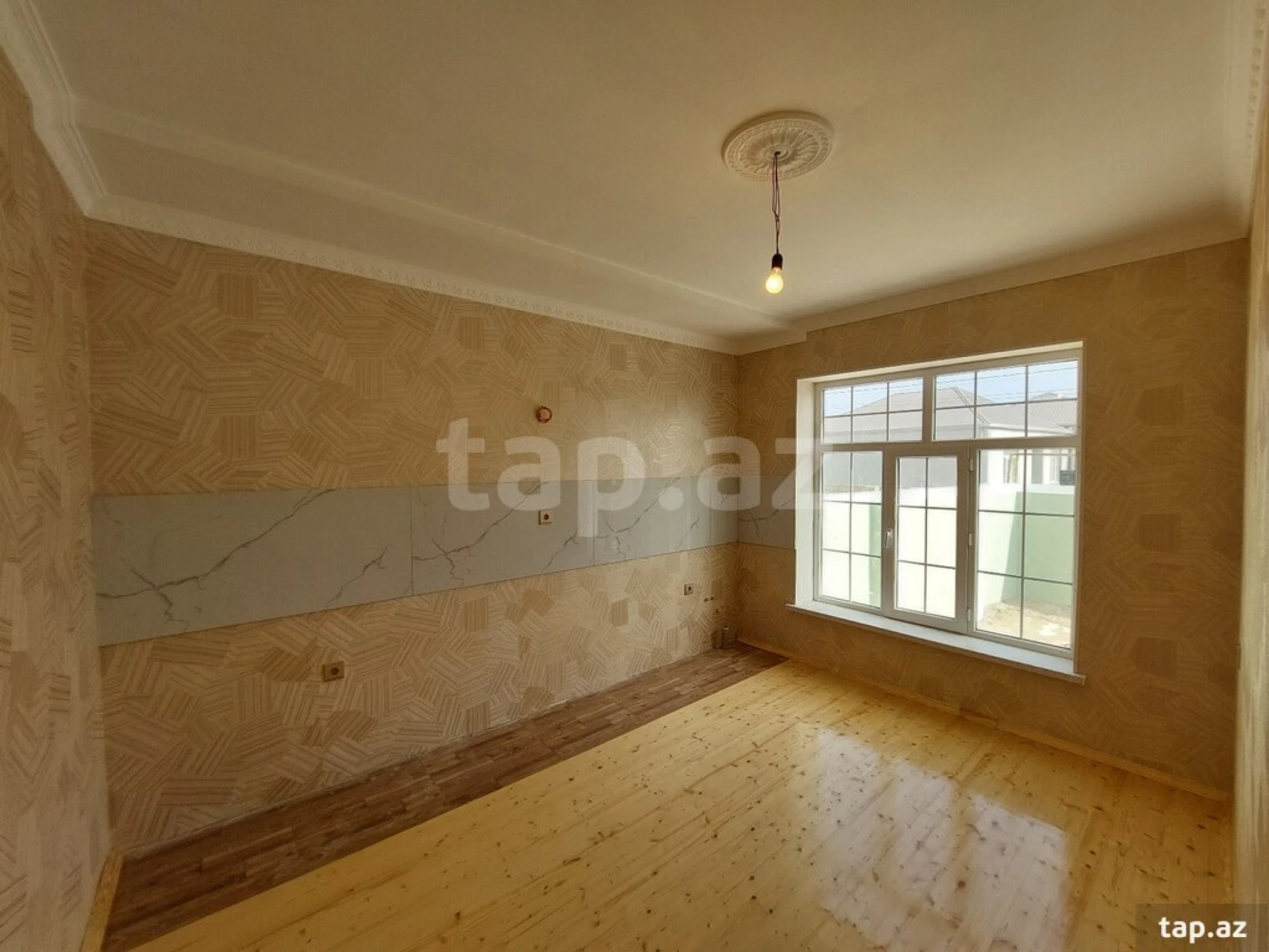 Satılır 4 otaqlı həyət evi