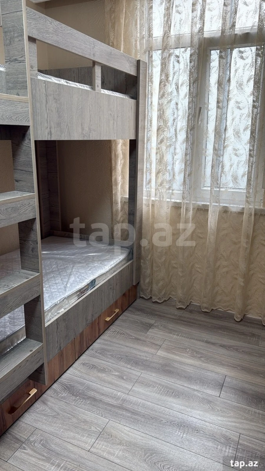 Kirayə verilir 6 otaqlı yeni tikili 140 m²