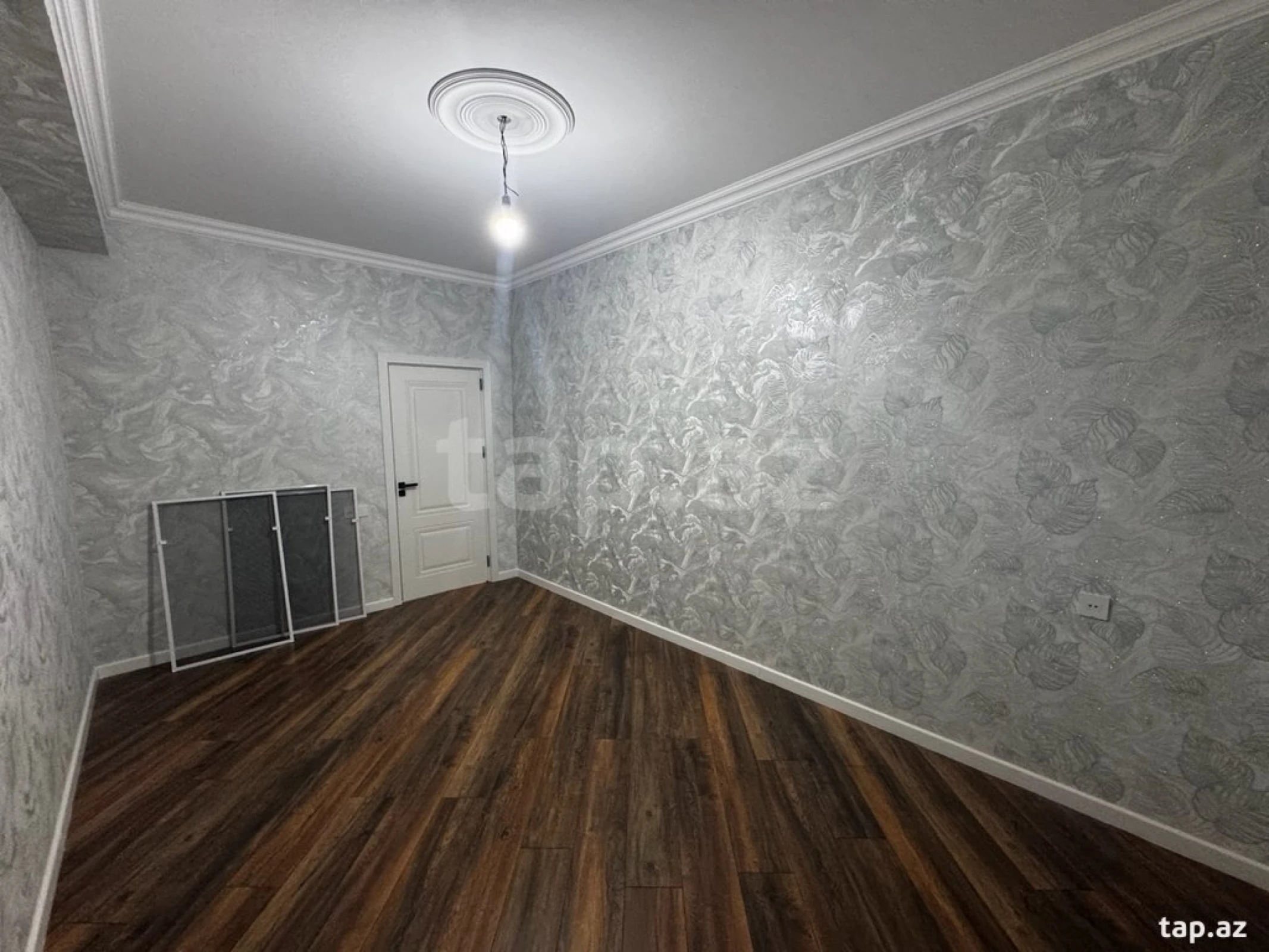 Satılır 3 otaqlı yeni tikili 100 m²