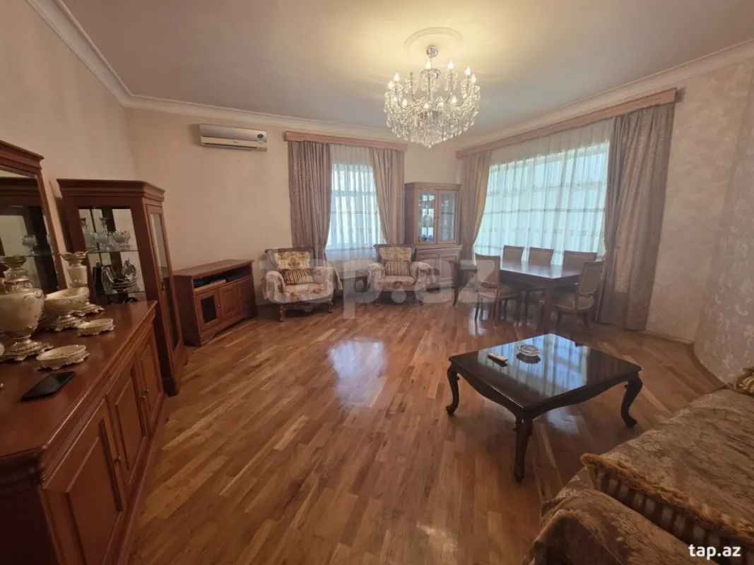 Satılır 6 otaqlı həyət evi