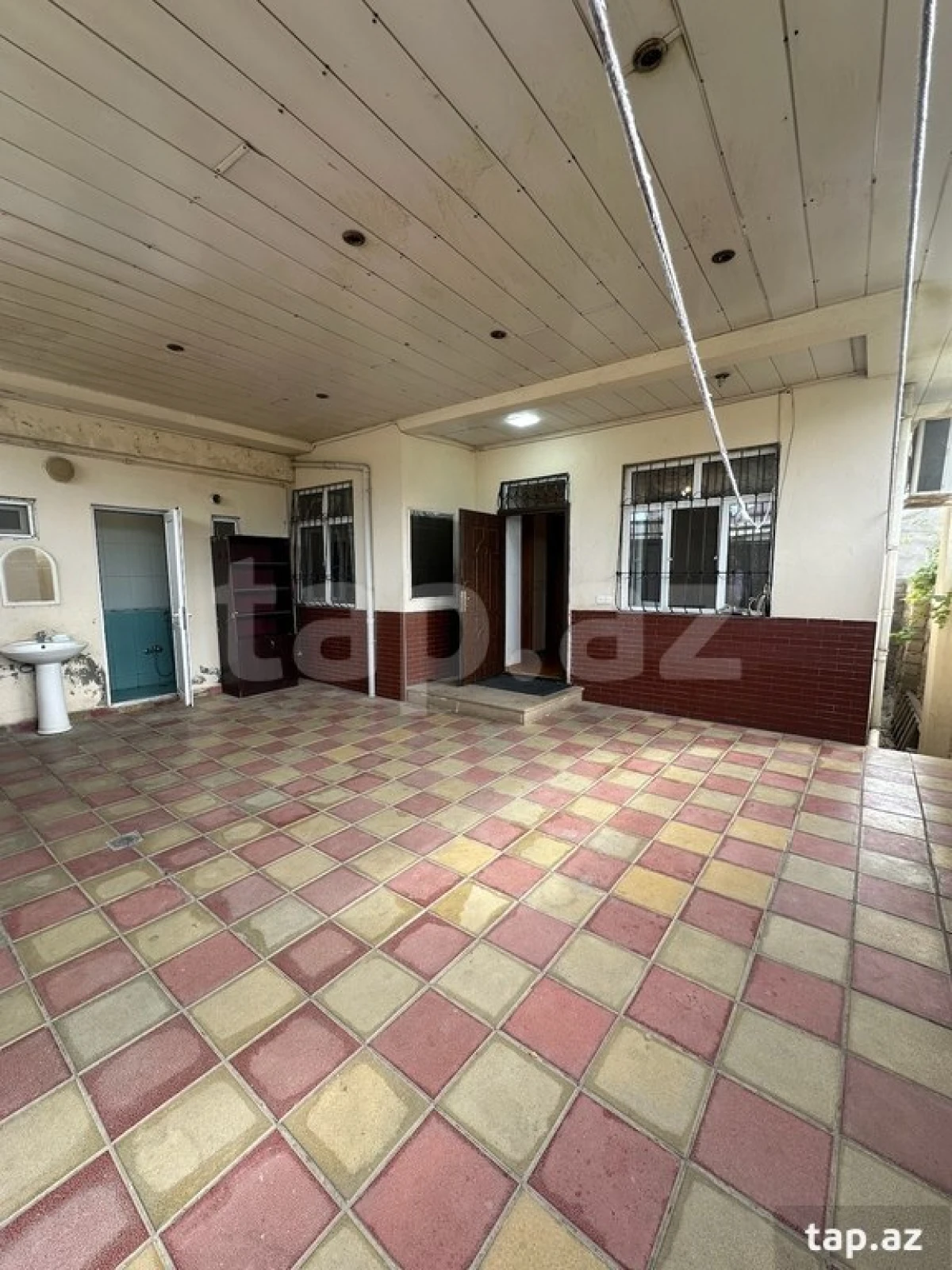 Kirayə verilir 4 otaqlı həyət evi