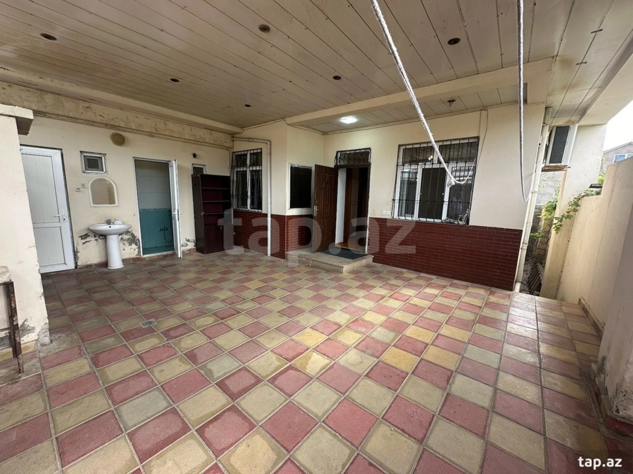 Kirayə verilir 4 otaqlı həyət evi