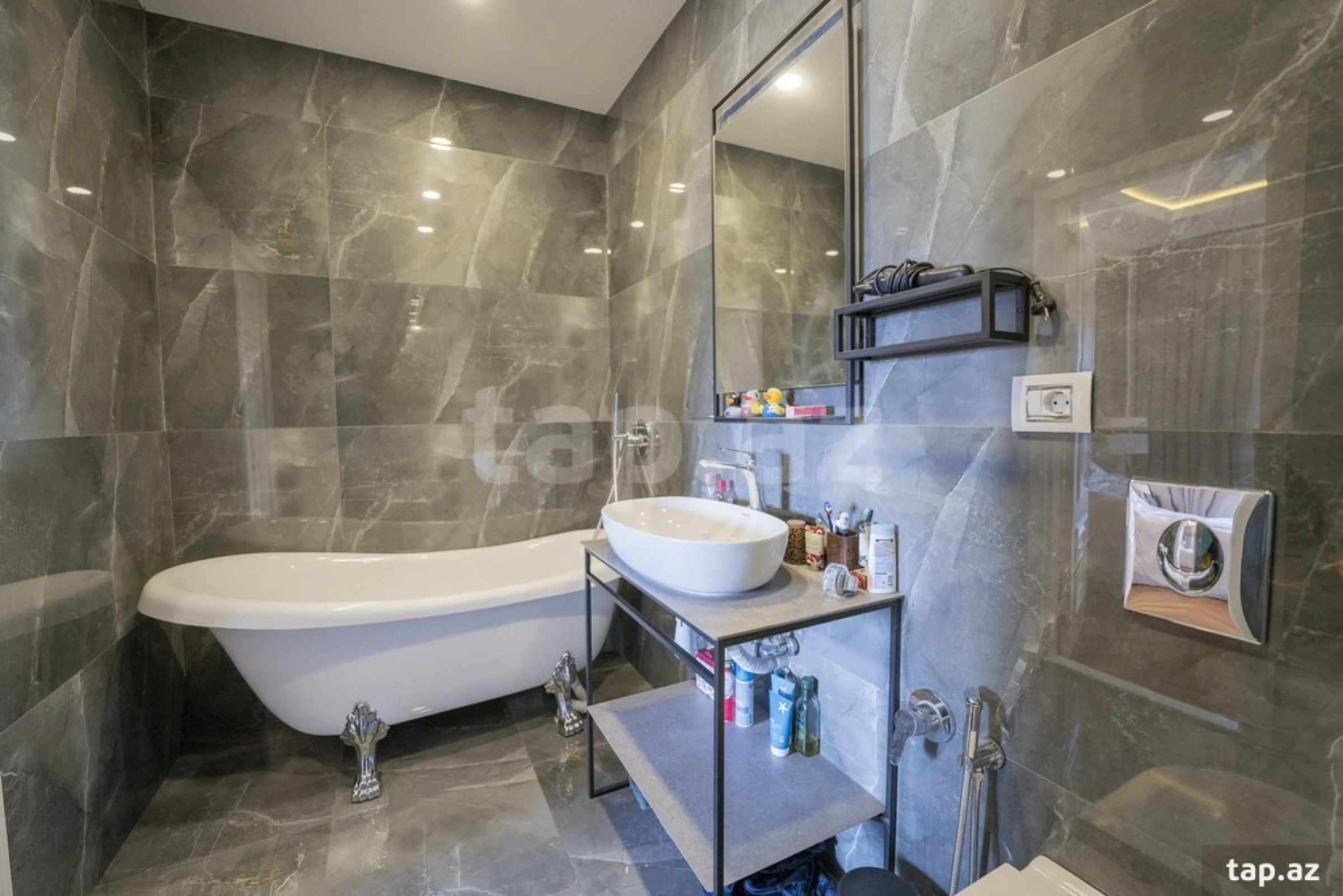 Satılır 3 otaqlı yeni tikili 166 m²