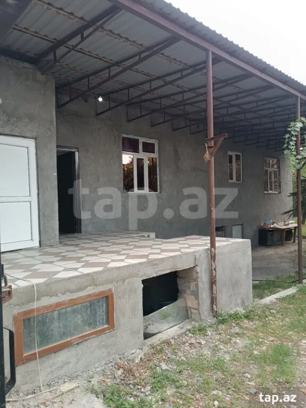 Satılır 4 otaqlı həyət evi 140 m²