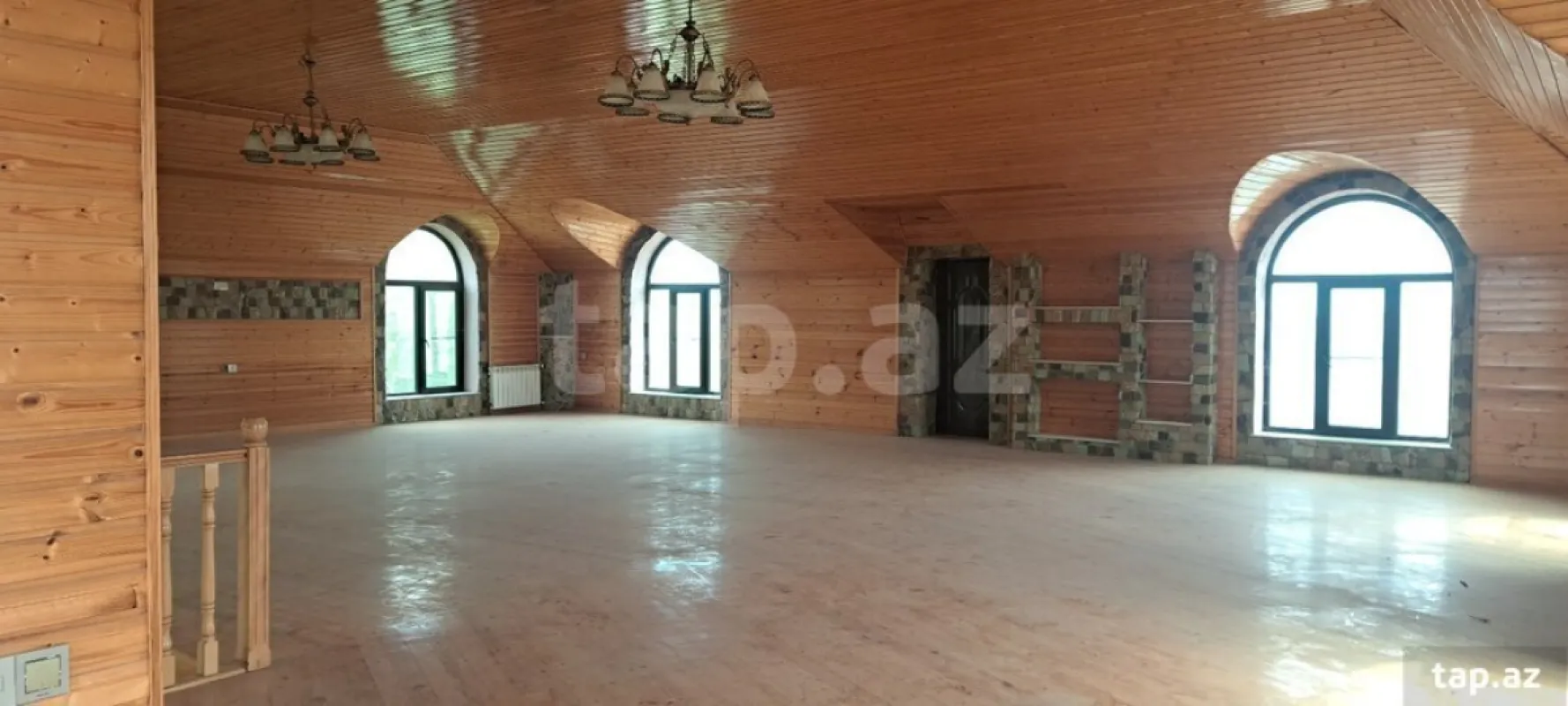 Satılır 9 otaqlı həyət evi