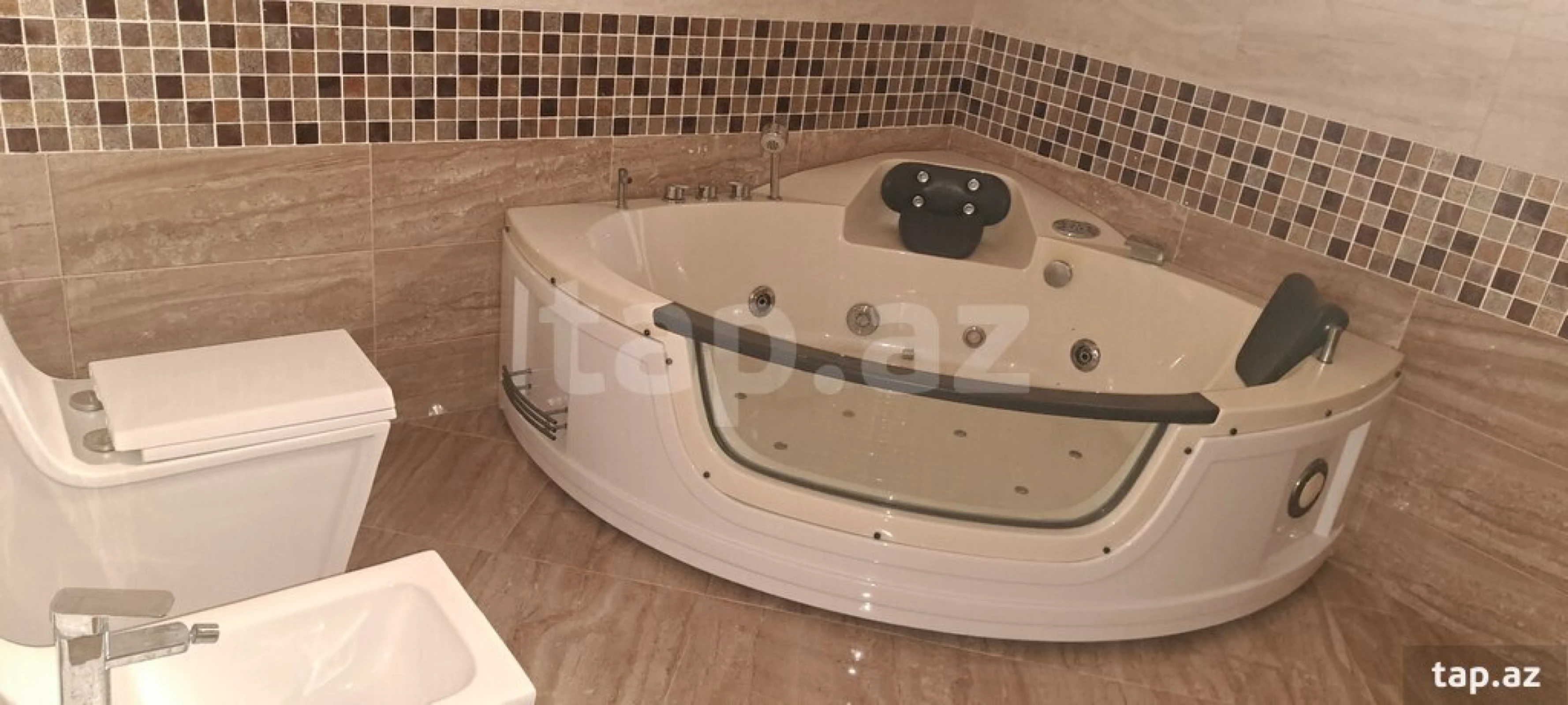 Satılır 9 otaqlı həyət evi