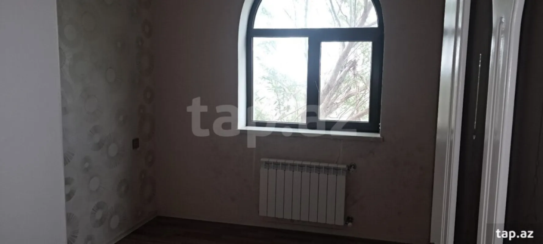 Satılır 9 otaqlı həyət evi