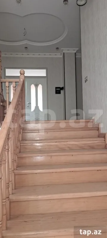 Satılır 9 otaqlı həyət evi