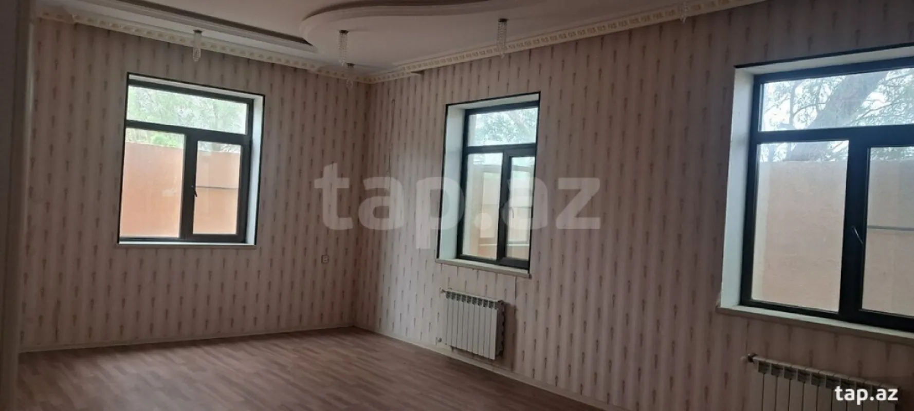 Satılır 9 otaqlı həyət evi