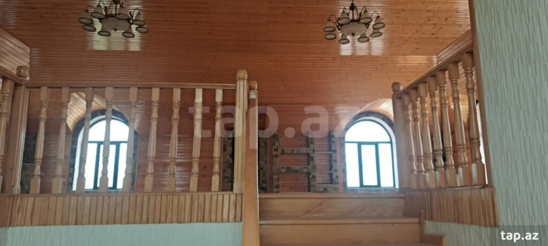 Satılır 9 otaqlı həyət evi