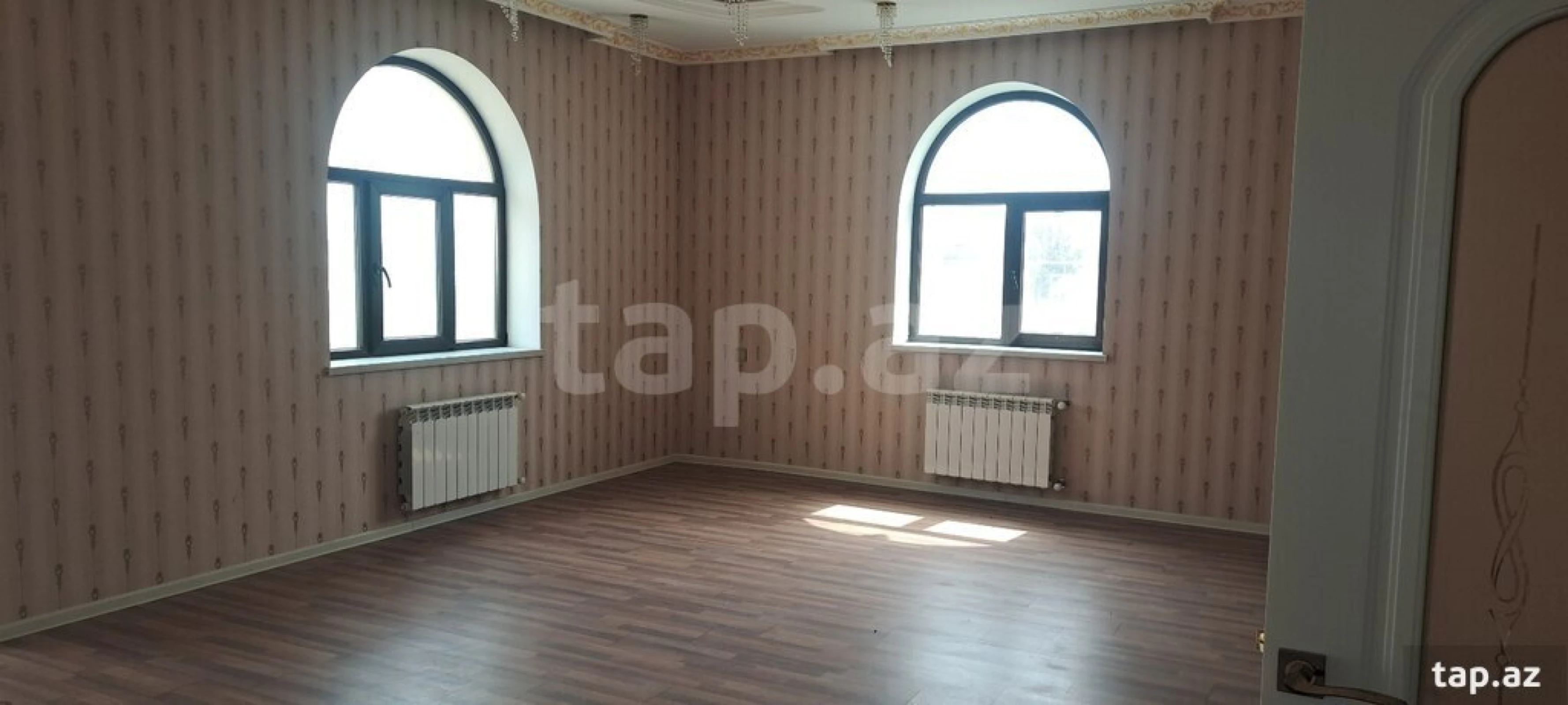 Satılır 9 otaqlı həyət evi