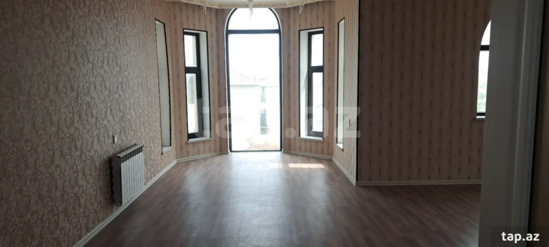 Satılır 9 otaqlı həyət evi