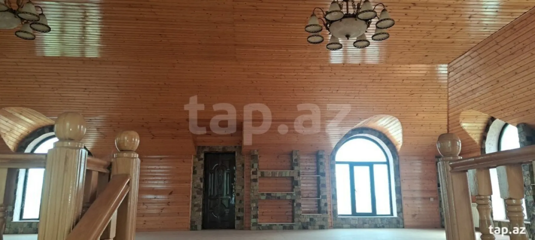 Satılır 9 otaqlı həyət evi