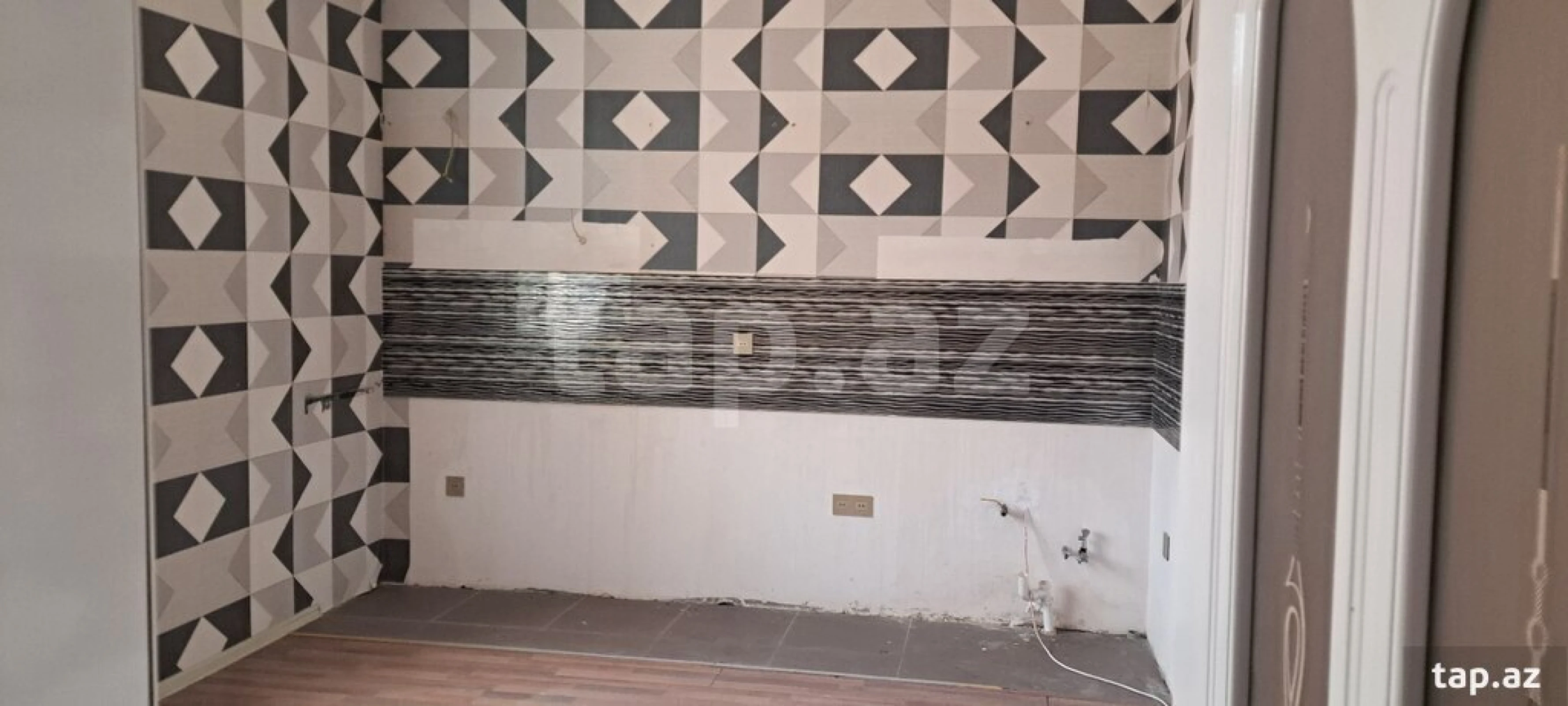 Satılır 9 otaqlı həyət evi