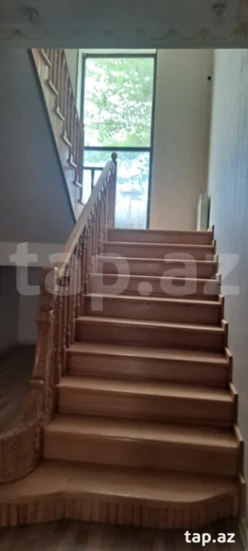 Satılır 9 otaqlı həyət evi